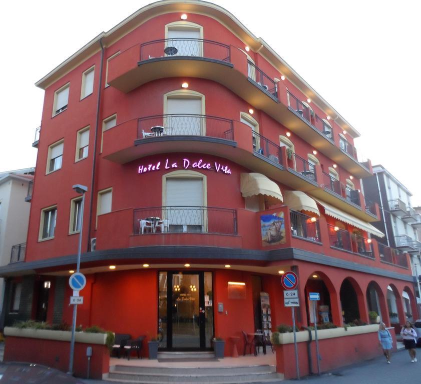 Hotel La Dolce Vita Rimini Buitenkant foto
